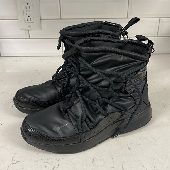 Nike Sneaker Botas Nike Tanjun High Rise Women's Shoes Nike Wmns